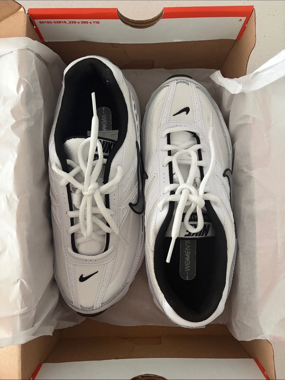 BRAND NEW Women’s Nike Initiators - Picture 3 of 5